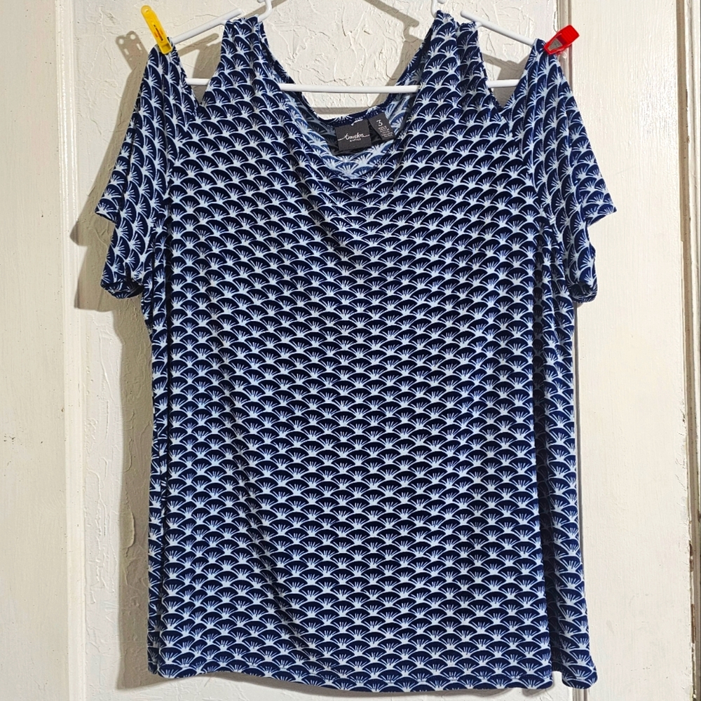 Traveler's By Chico's Blue Fan Geometric Print Cold Shoulder Slinky Top Blouse 3